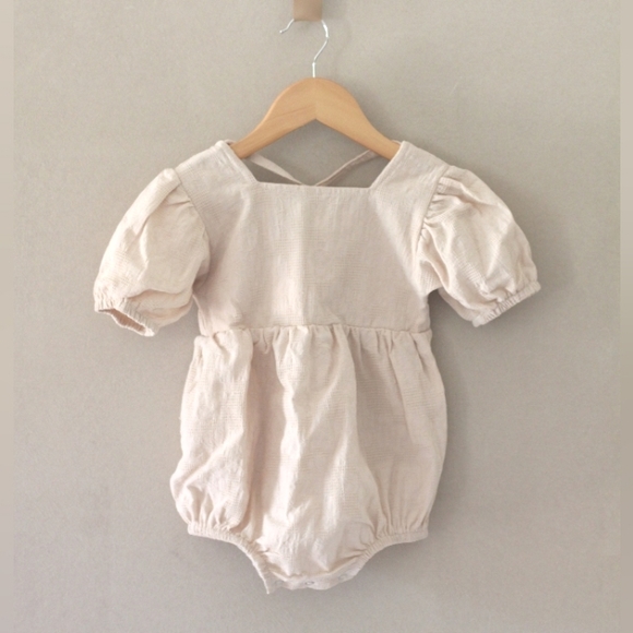 Baby girl romper onesie - Picture 3 of 5
